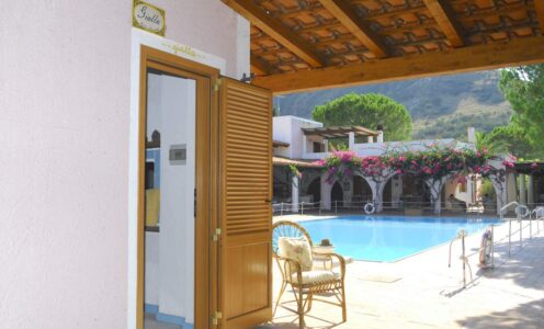 FOUR-BED ROOM WITH POOL VIEW