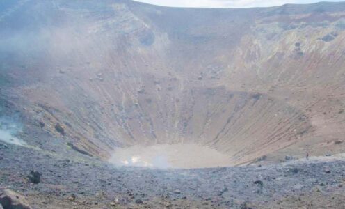 LE GRAND CRATÈRE DU VOLCAN